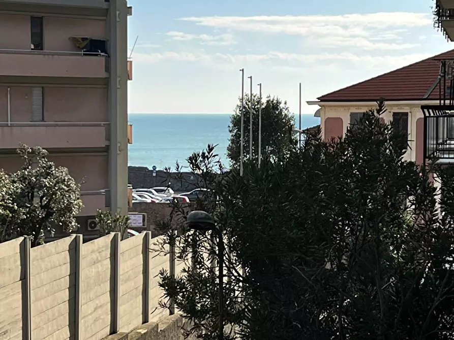 Immagine 1 di Appartamento in vendita  a Savona