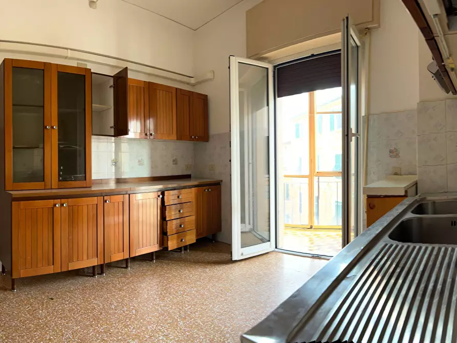 Immagine 1 di Appartamento in vendita  a Savona