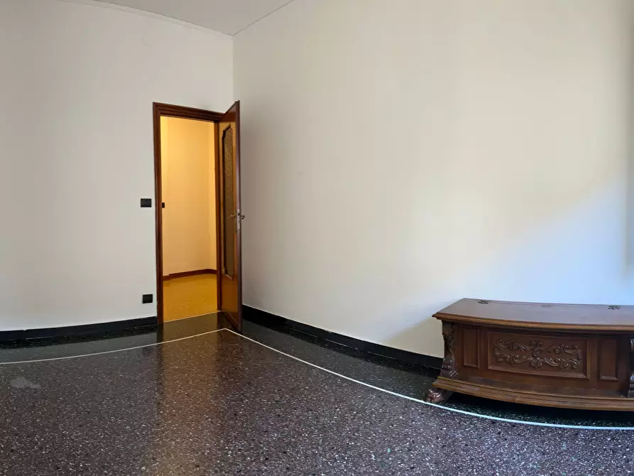 Immagine 9 di Appartamento in vendita  a Savona