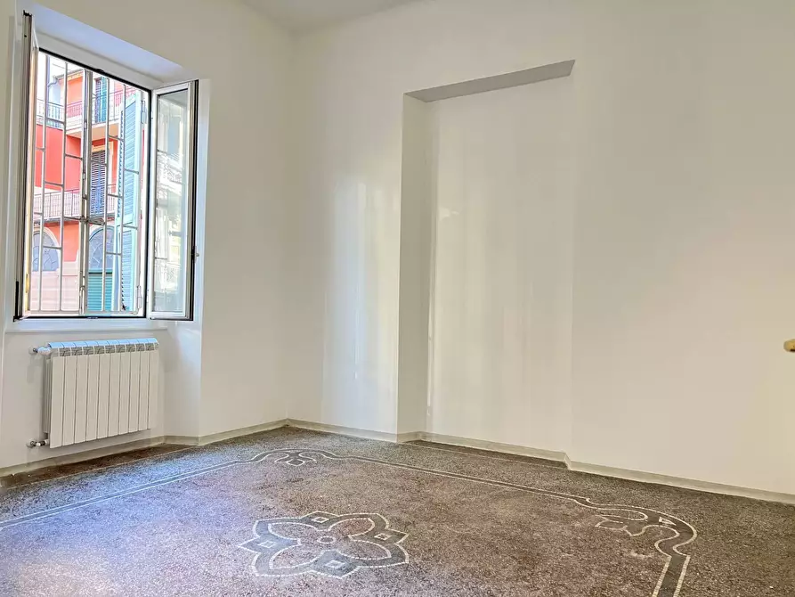 Immagine 11 di Appartamento in vendita  a Savona