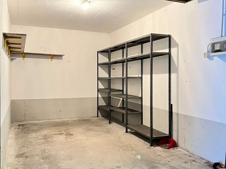 Immagine 3 di Box auto in vendita  a Savona