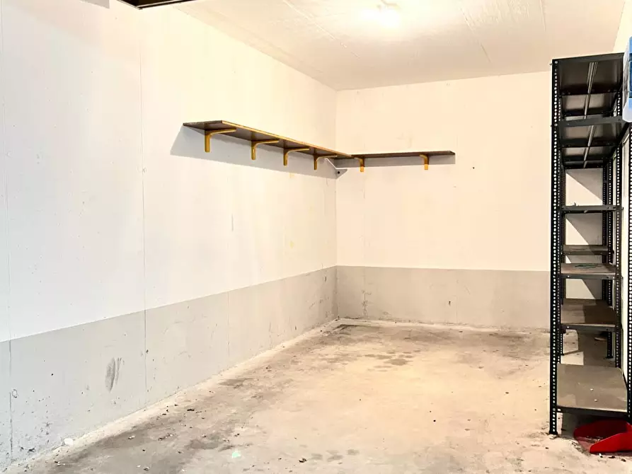 Immagine 4 di Box auto in vendita  a Savona