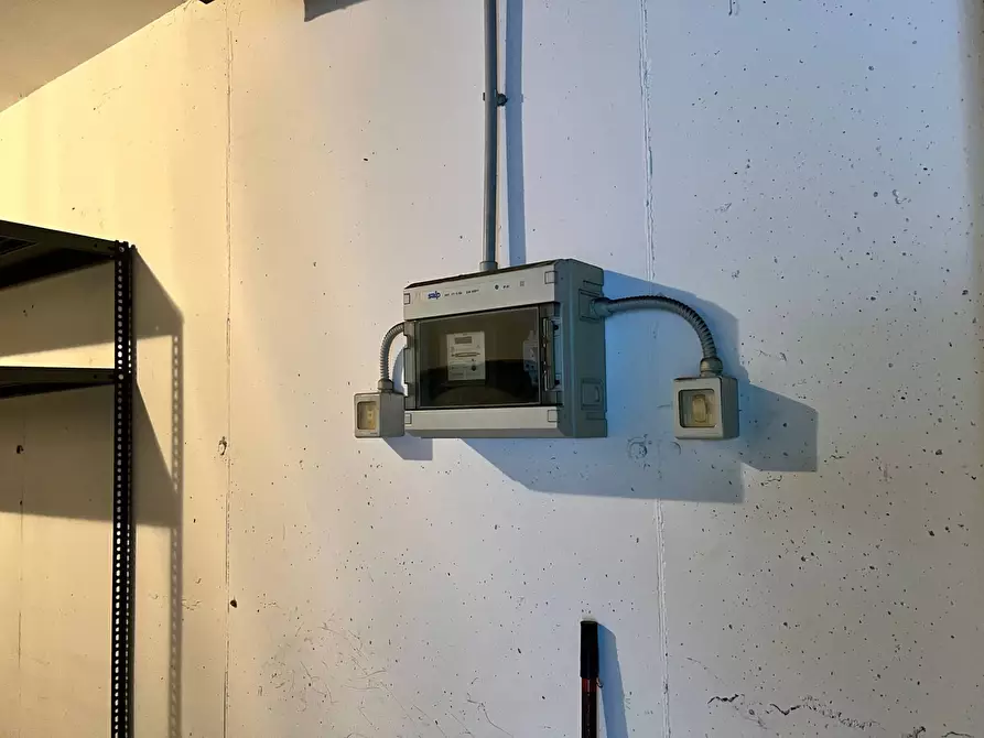 Immagine 10 di Box auto in vendita  a Savona