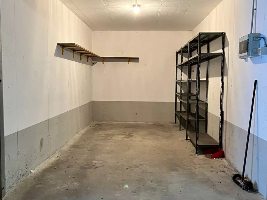 Immagine 11 di Box auto in vendita  a Savona