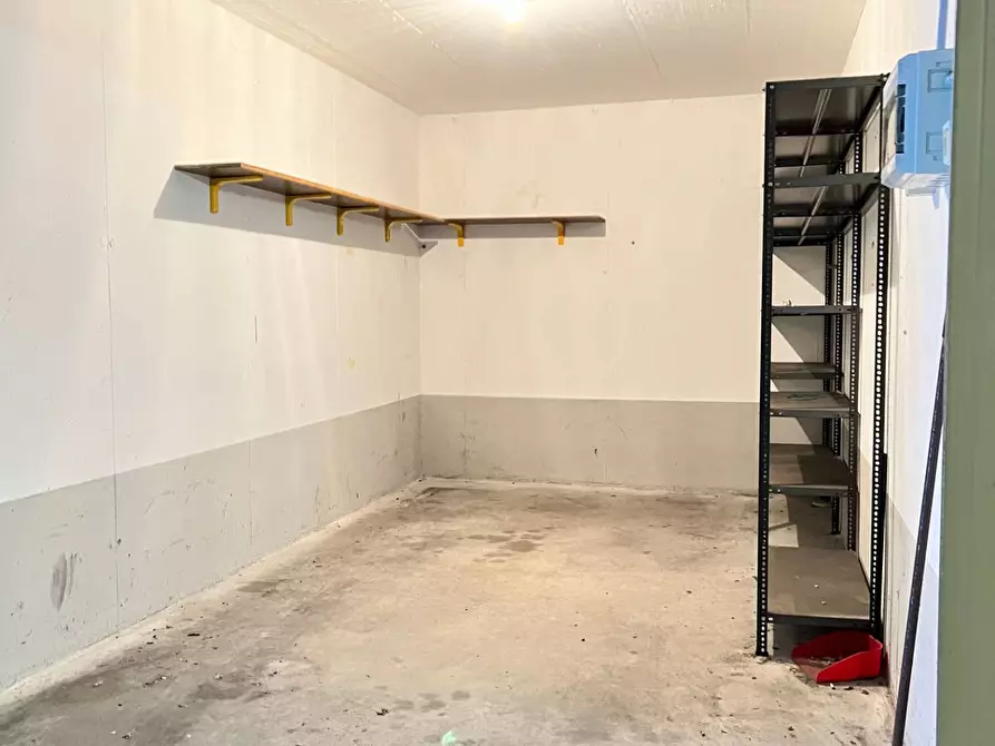 Immagine 12 di Box auto in vendita  a Savona