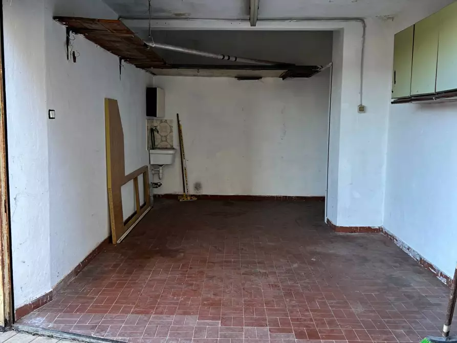 Immagine 6 di Box auto in vendita  a Savona