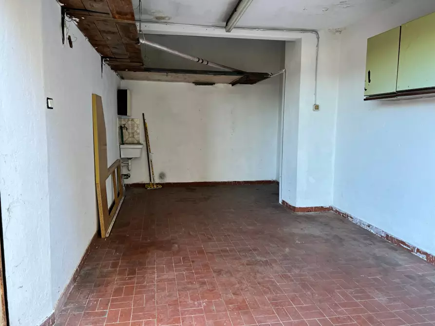 Immagine 11 di Box auto in vendita  a Savona