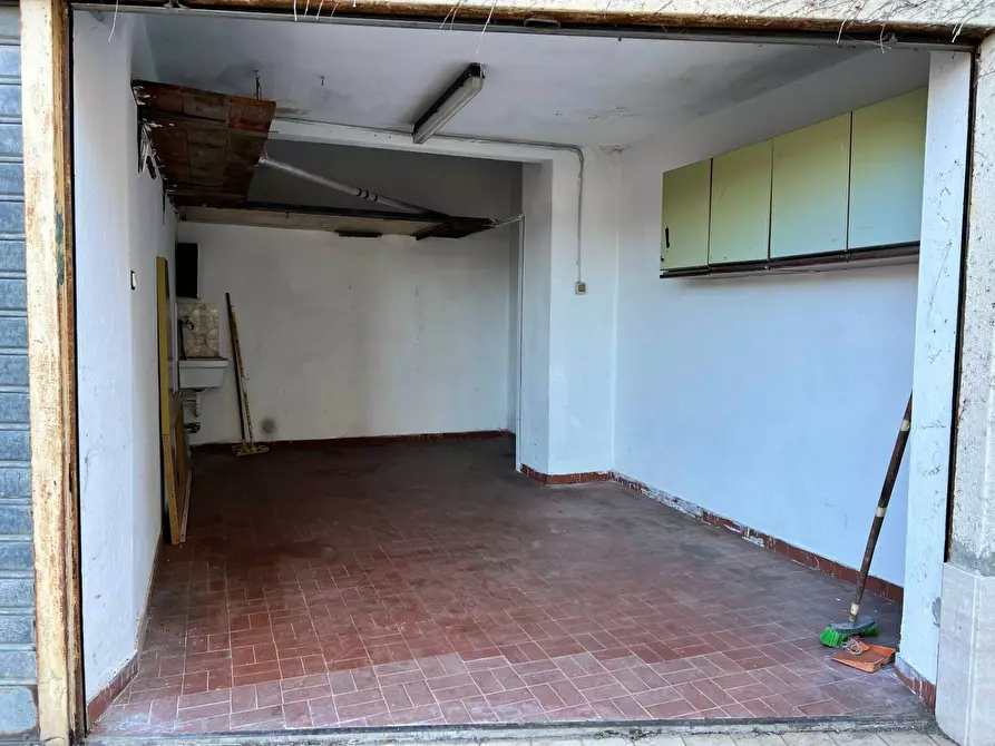 Immagine 12 di Box auto in vendita  a Savona