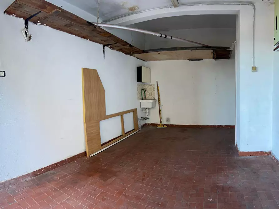 Immagine 16 di Box auto in vendita  a Savona