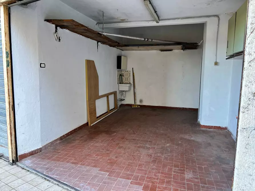 Immagine 18 di Box auto in vendita  a Savona