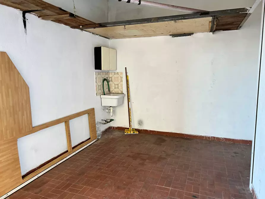 Immagine 19 di Box auto in vendita  a Savona