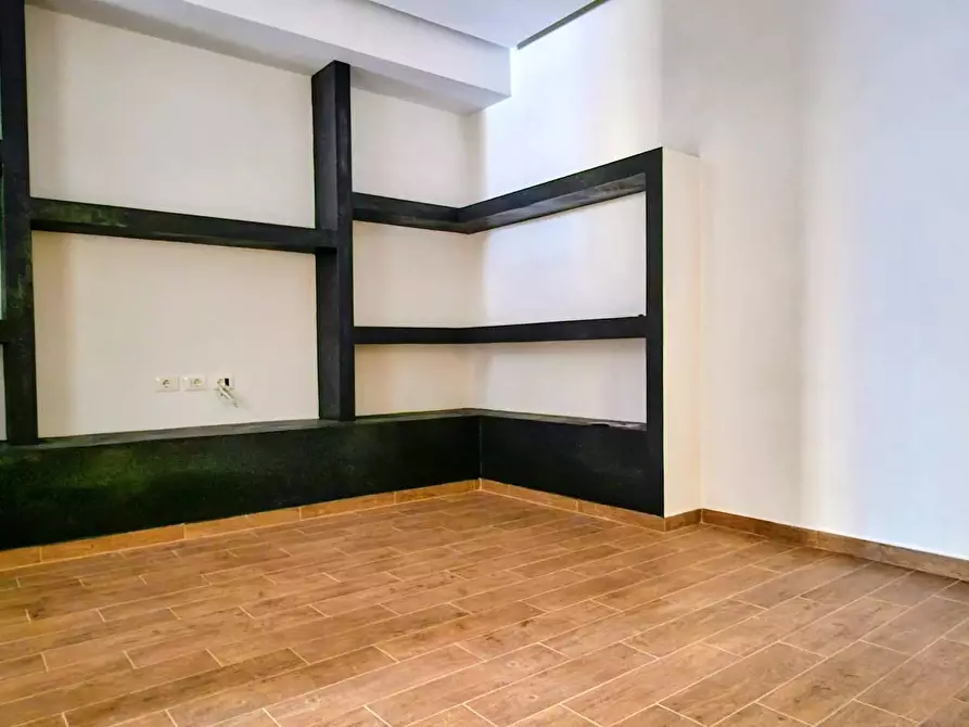 Immagine 2 di Appartamento in vendita  a Savona