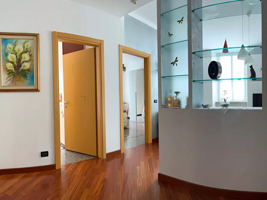 Immagine 2 di Appartamento in vendita  a Savona