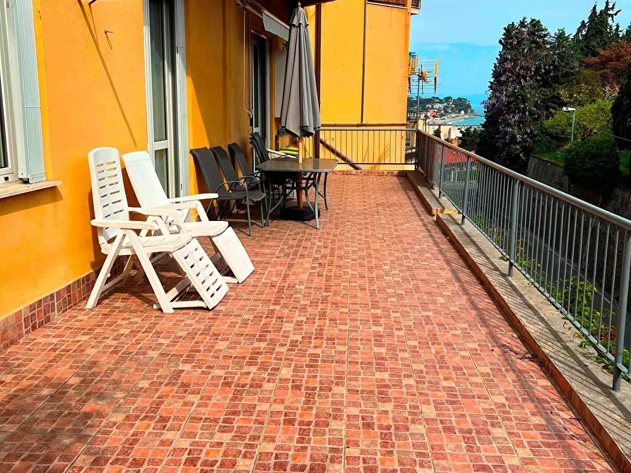 Immagine 4 di Appartamento in vendita  a Savona