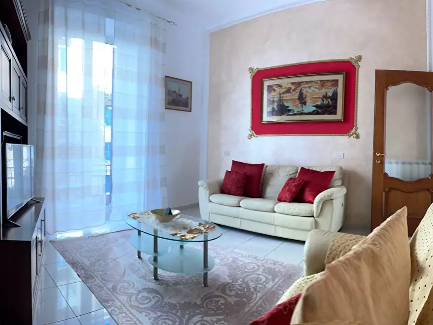 Immagine 1 di Appartamento in vendita  a Savona