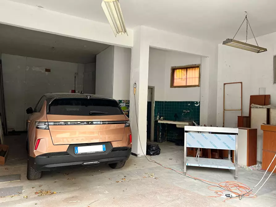 Immagine 2 di Box auto in vendita  a Savona