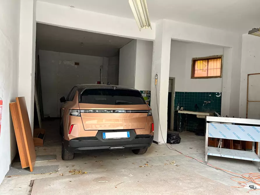 Immagine 5 di Box auto in vendita  a Savona