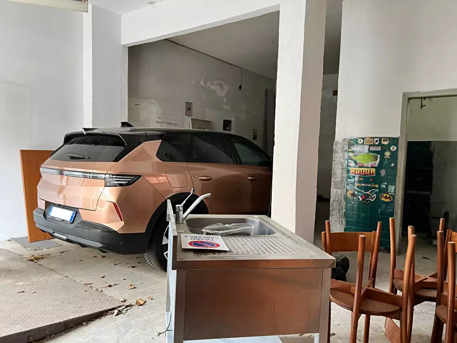 Immagine 10 di Box auto in vendita  a Savona