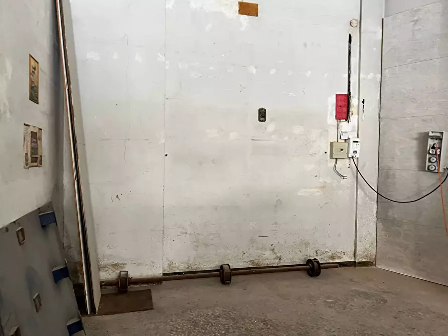 Immagine 17 di Box auto in vendita  a Savona