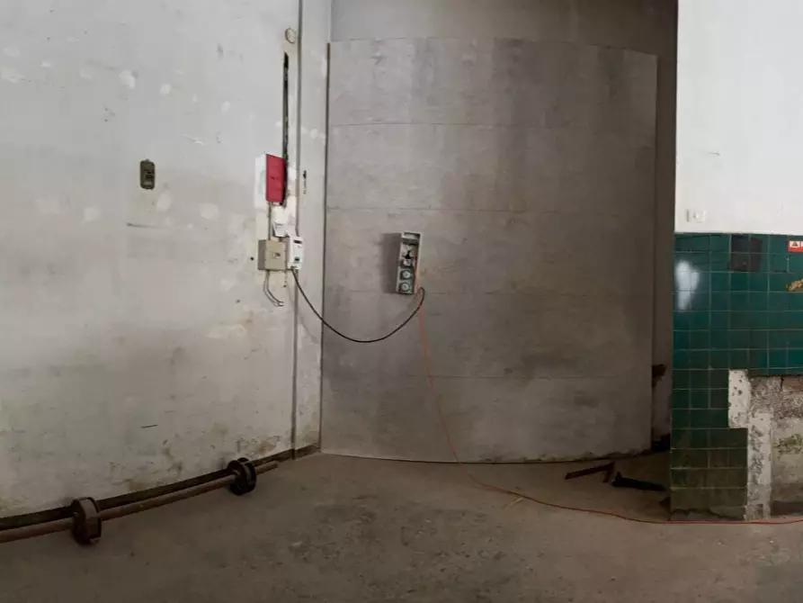 Immagine 18 di Box auto in vendita  a Savona