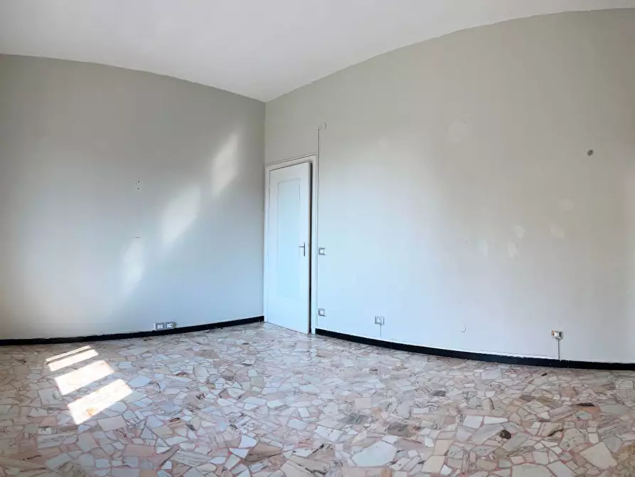 Immagine 17 di Appartamento in vendita  a Savona