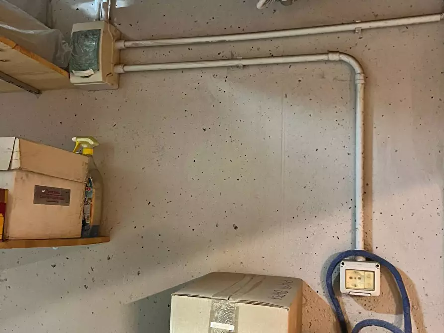 Immagine 17 di Box auto in vendita  a Savona