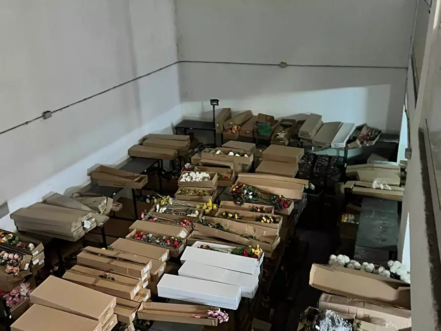Immagine 10 di Magazzino in vendita  a Savona