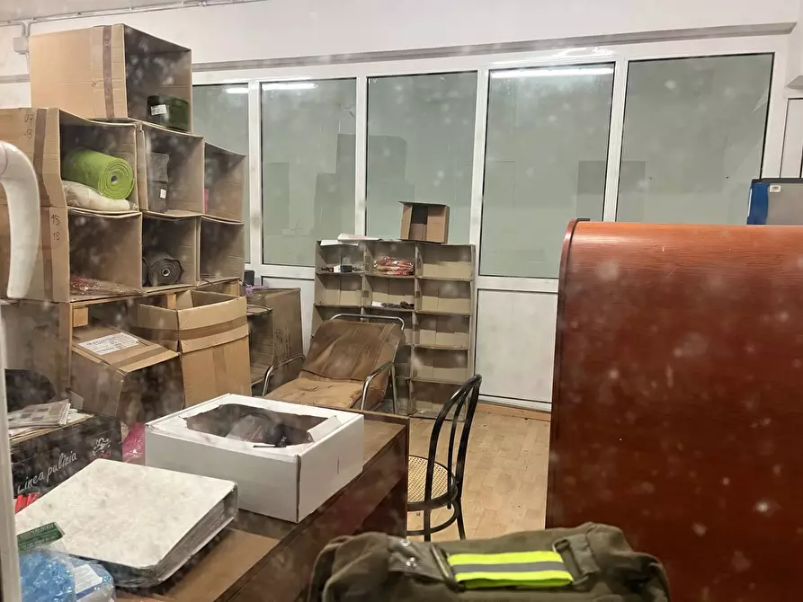 Immagine 14 di Magazzino in vendita  a Savona