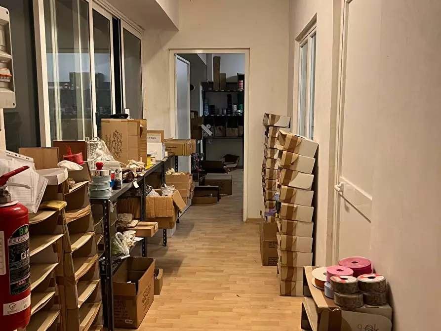 Immagine 15 di Magazzino in vendita  a Savona