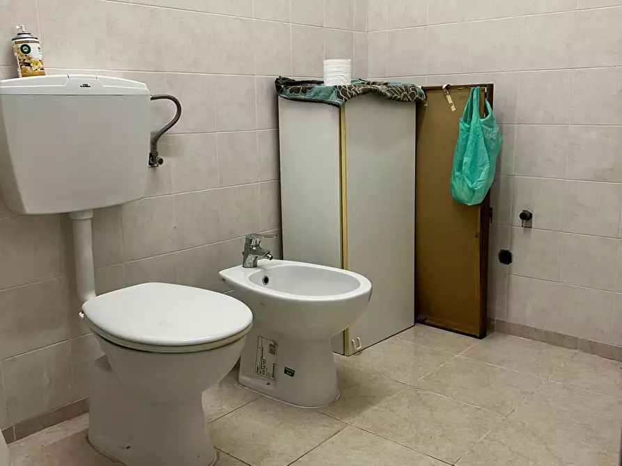 Immagine 17 di Magazzino in vendita  a Savona