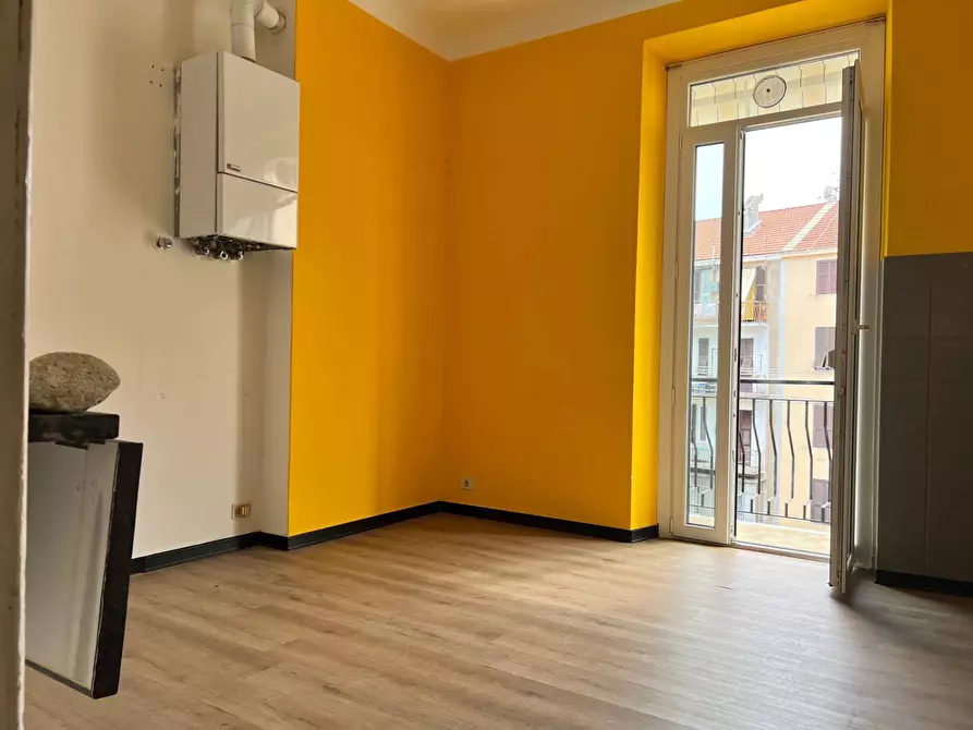 Immagine 2 di Appartamento in vendita  a Savona