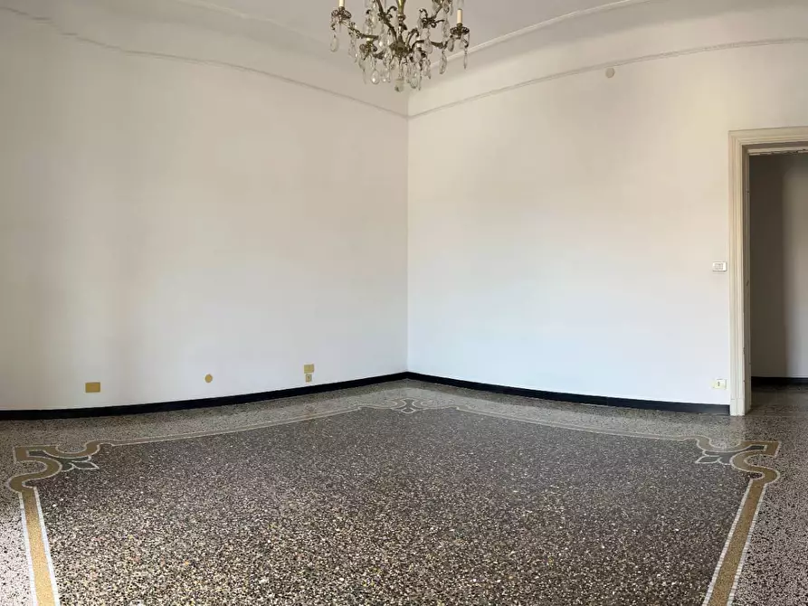 Immagine 12 di Appartamento in vendita  a Savona