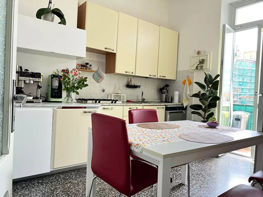 Immagine 5 di Appartamento in vendita  a Savona