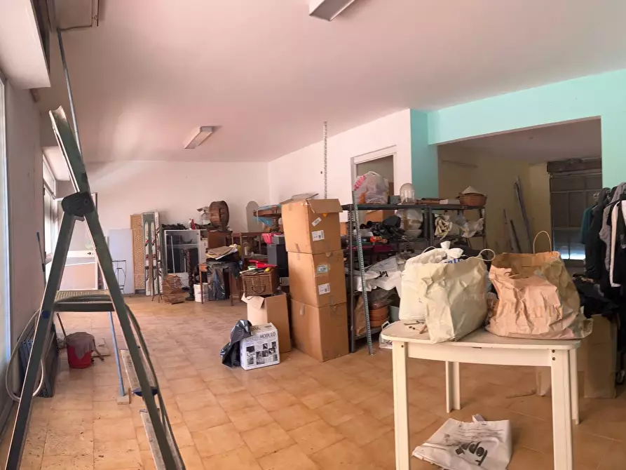 Immagine 2 di Locale commerciale in vendita  a Albisola Superiore