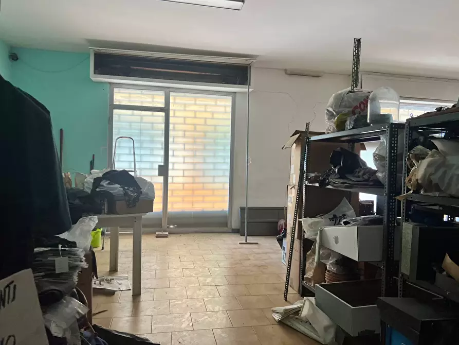 Immagine 10 di Locale commerciale in vendita  a Albisola Superiore