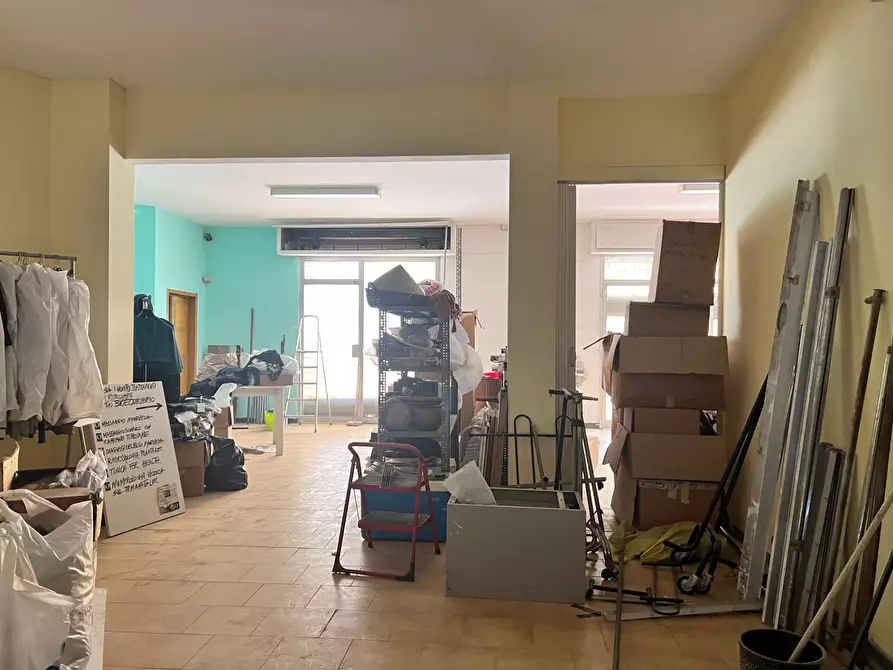 Immagine 11 di Locale commerciale in vendita  a Albisola Superiore