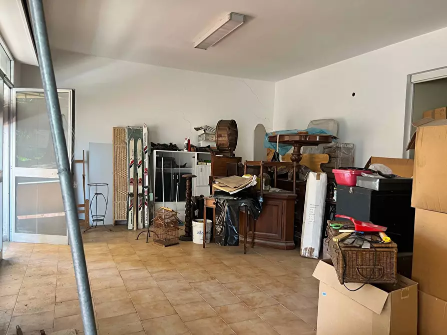 Immagine 14 di Locale commerciale in vendita  a Albisola Superiore