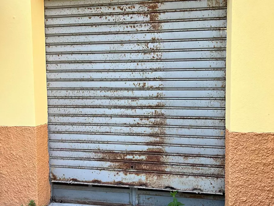 Immagine 19 di Locale commerciale in vendita  a Albisola Superiore