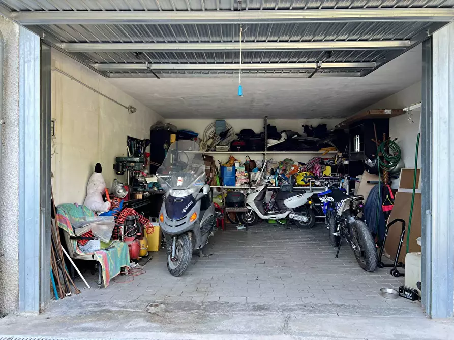 Immagine 1 di Box auto in vendita  a Savona