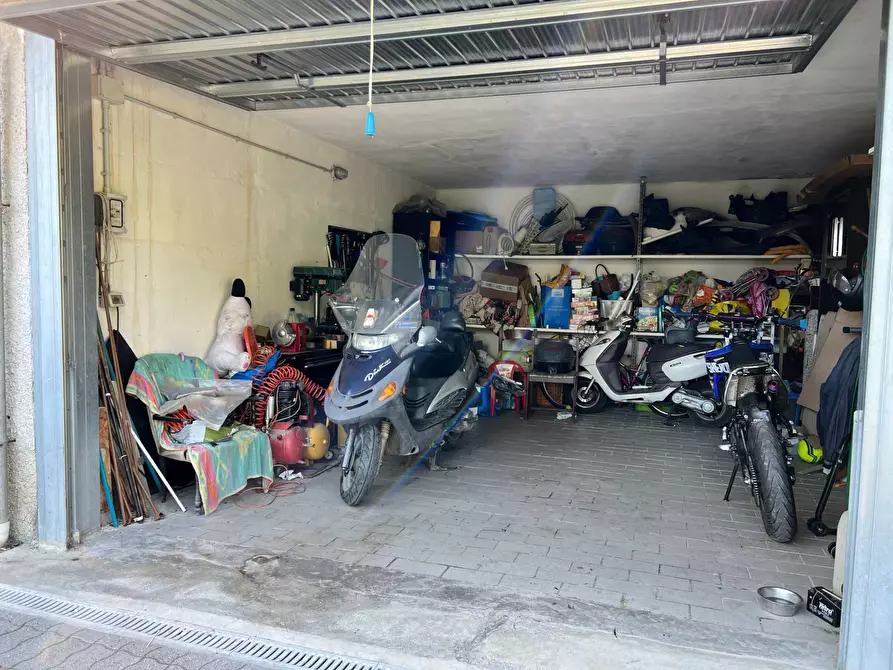 Immagine 2 di Box auto in vendita  a Savona