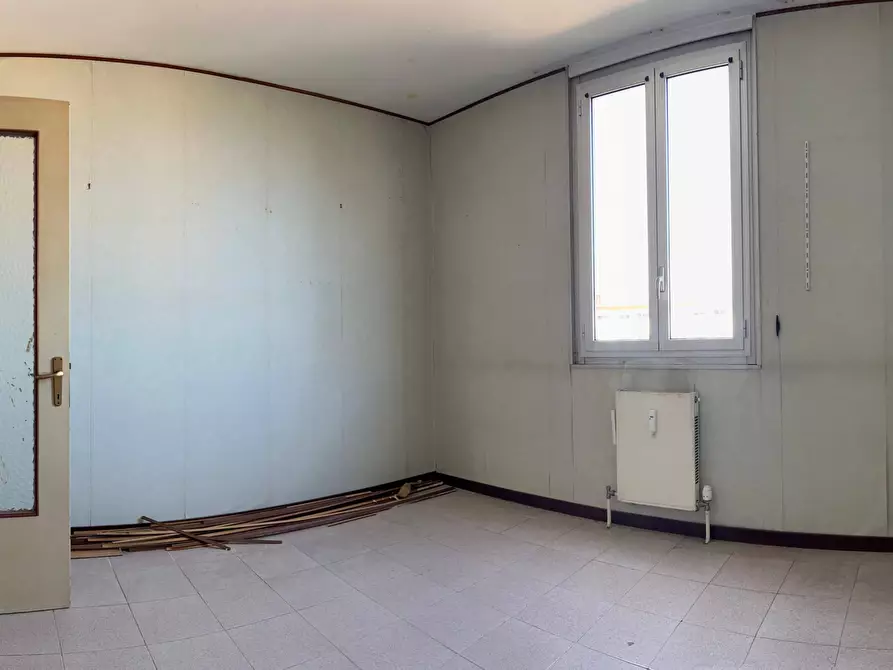 Immagine 11 di Appartamento in vendita  a Savona