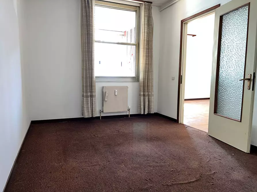 Immagine 17 di Appartamento in vendita  a Savona