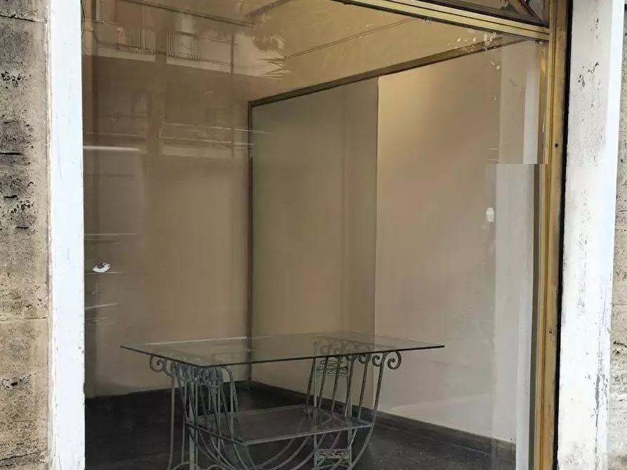 Immagine 10 di Locale commerciale in vendita  a Savona