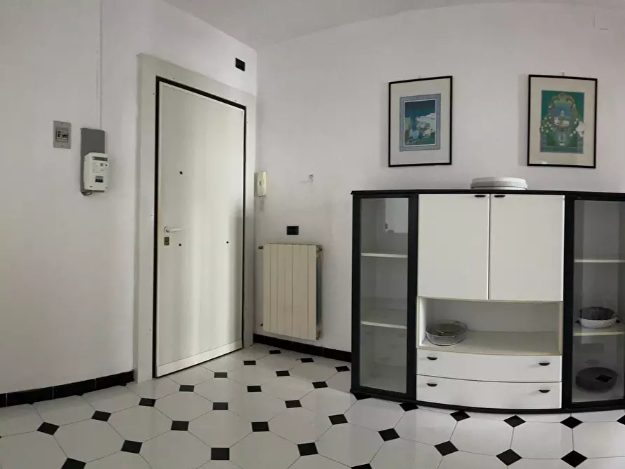 Immagine 3 di Appartamento in vendita  a Savona