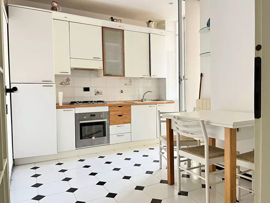Immagine 4 di Appartamento in vendita  a Savona