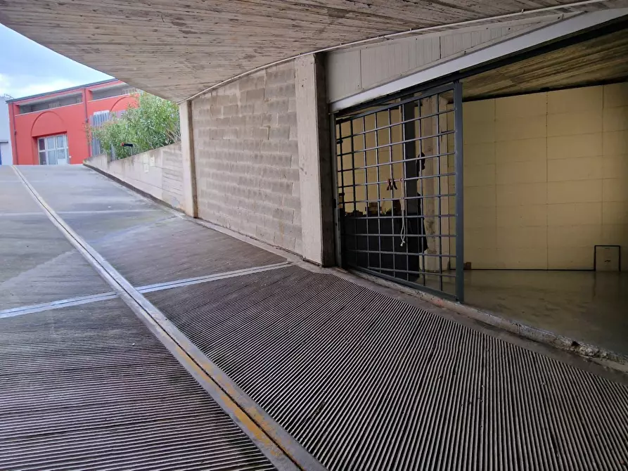 Immagine 4 di Locale commerciale in vendita  in via Sebastiano Caboto a Cattolica