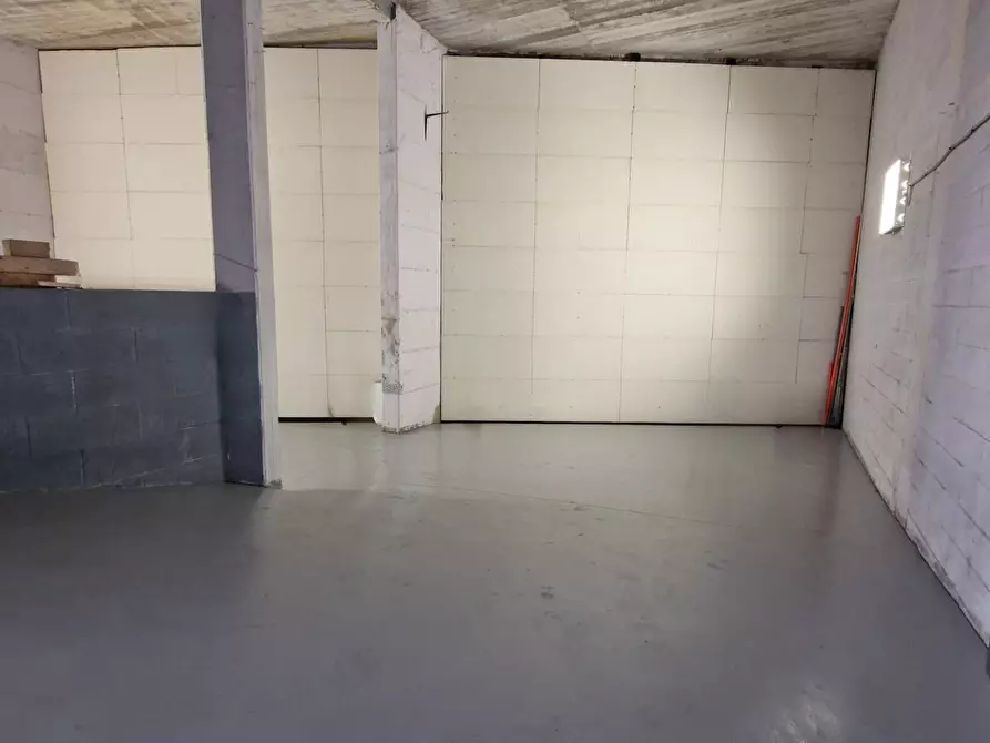 Immagine 6 di Locale commerciale in vendita  in via Sebastiano Caboto a Cattolica