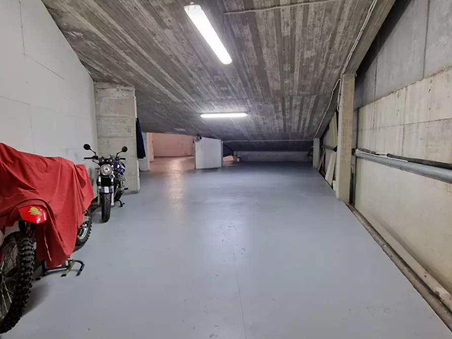 Immagine 10 di Locale commerciale in vendita  in via Sebastiano Caboto a Cattolica