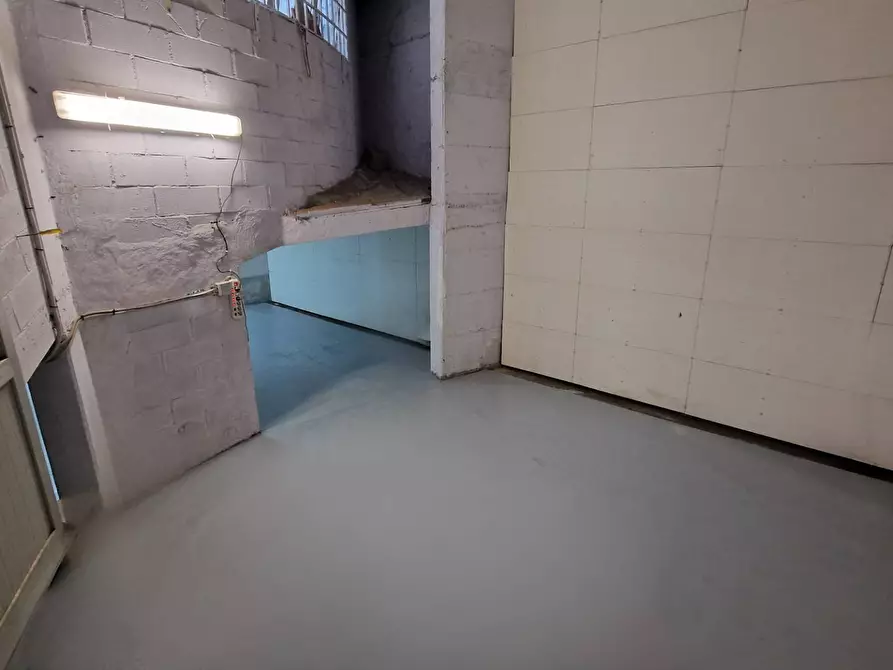 Immagine 7 di Locale commerciale in vendita  in via Sebastiano Caboto a Cattolica