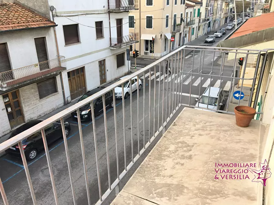 Immagine 1 di Capannone industriale in affitto  in via Garibaldi 180 a Viareggio